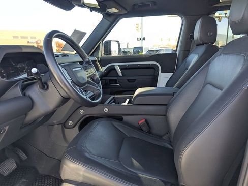 Used 2024 Land Rover Defender 90 X-Dynamic SE image 15
