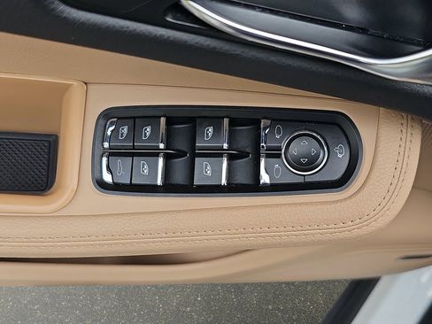 Used 2024 Porsche Macan S AWD/4WD image 31