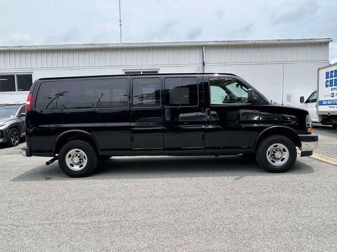 Used 2025 Chevrolet Express 3500 LT w/ LT Preferred Equipment Group RWD image 2
