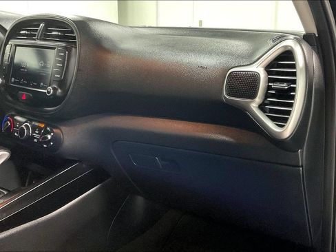 Used 2023 Kia Soul LX w/ LX Technology Package FWD image 19