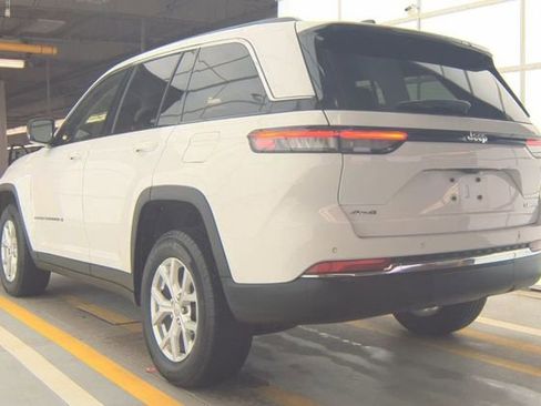 Used 2023 Jeep Grand Cherokee Limited AWD/4WD image 3