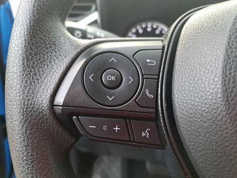 Used 2020 Toyota RAV4 LE image 16