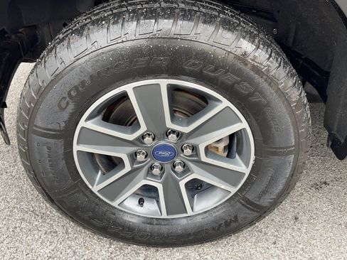 Used 2015 Ford F150 XLT w/ Equipment Group 302A Luxury AWD/4WD image 13