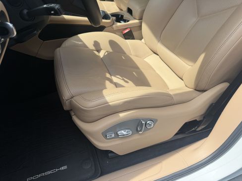 Certified 2024 Porsche Macan AWD/4WD image 18