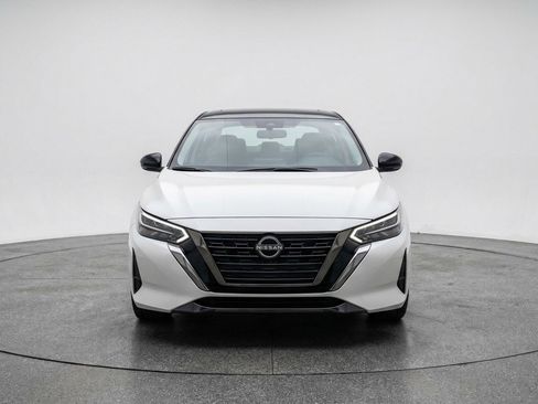 Used 2025 Nissan Sentra SV image 2