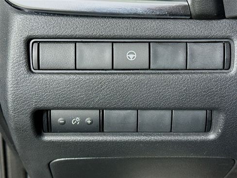 Used 2023 Nissan Rogue SV image 17