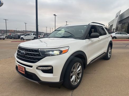 Used 2020 Ford Explorer XLT w/ Equipment Group 202A image 7