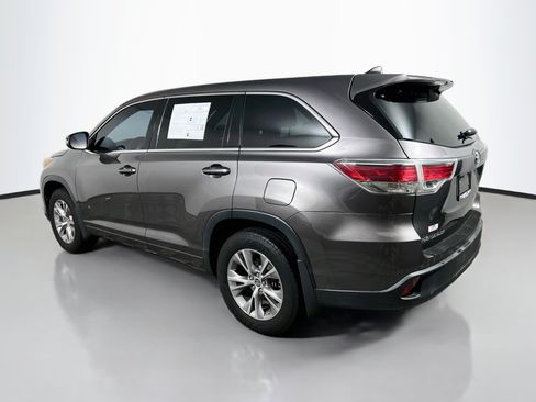 Used 2016 Toyota Highlander Plus FWD image 8