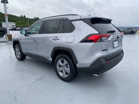 Used 2022 Toyota RAV4 XLE w/ XLE Grade Weather Package AWD/4WD image 10