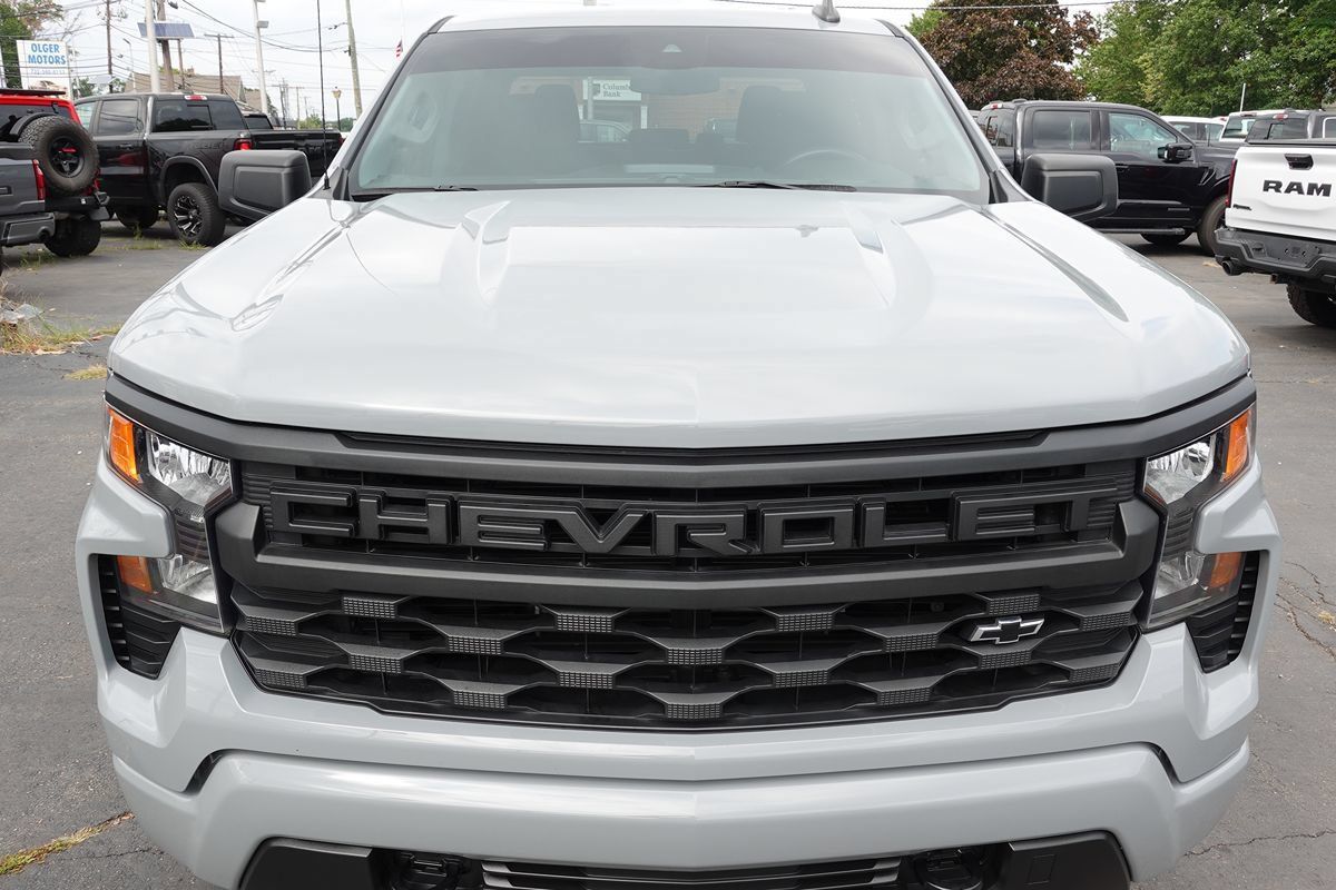 Used 2024 Chevrolet Silverado 1500 Custom w/ Dark Appearance Package AWD/4WD image 6
