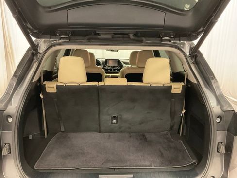 Used 2022 Toyota Highlander XLE image 31