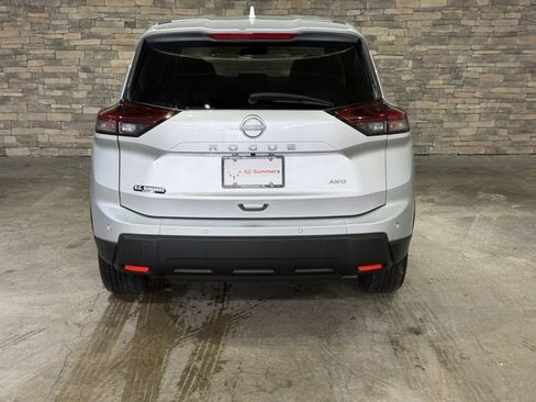 Certified 2025 Nissan Rogue SV image 4