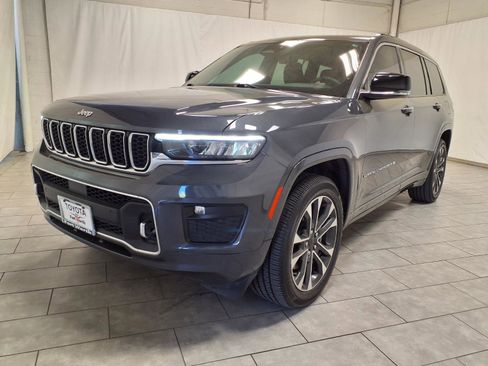Used 2023 Jeep Grand Cherokee L Overland w/ Luxury Tech Group IV image 3