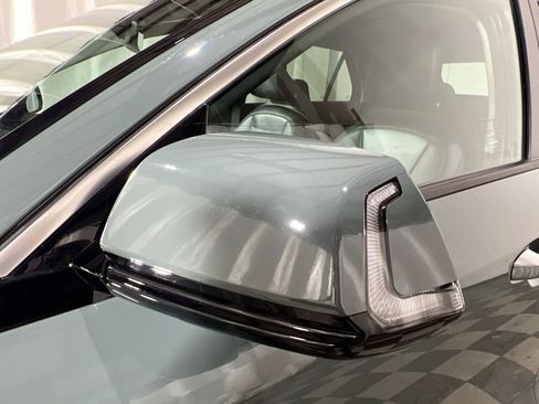 Used 2023 Kia Niro SX Touring image 14