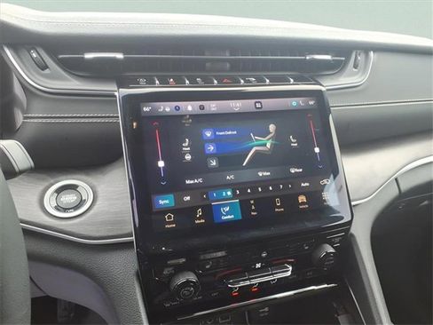 Certified 2023 Jeep Grand Cherokee Limited image 18