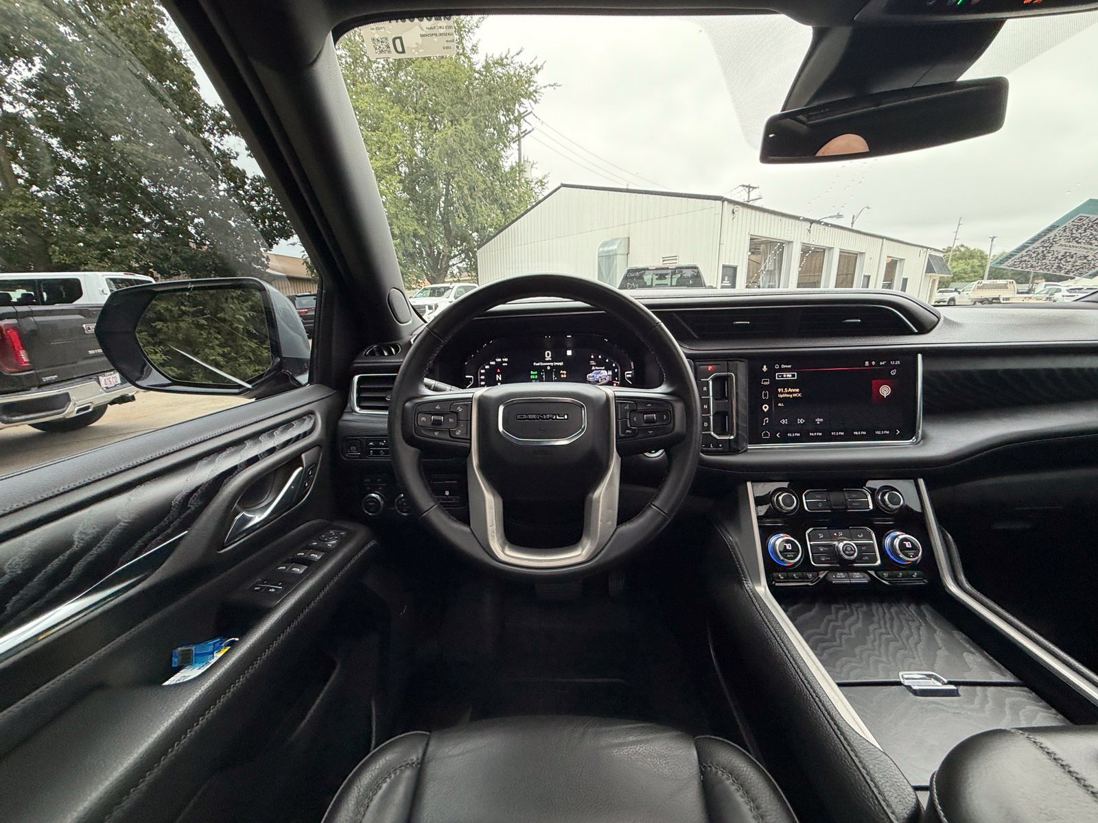 Used 2023 GMC Yukon Denali w/ Max Trailering Package AWD/4WD image 2