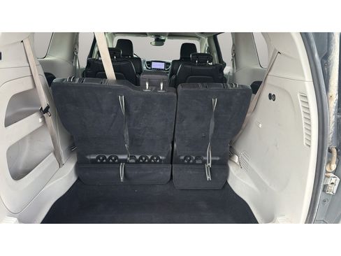 Used 2022 Chrysler Pacifica Touring-L FWD image 9