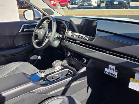 New 2025 Mitsubishi Outlander SE image 5