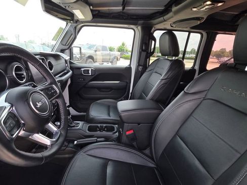 Used 2023 Jeep Wrangler Unlimited Sahara w/ Cold Weather Group AWD/4WD image 11