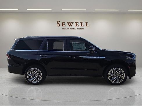 New 2025 Lincoln Navigator Reserve image 5