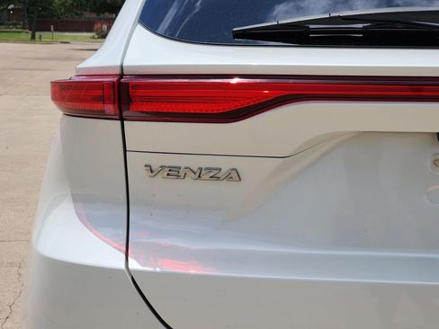 Used 2021 Toyota Venza LE AWD/4WD image 15