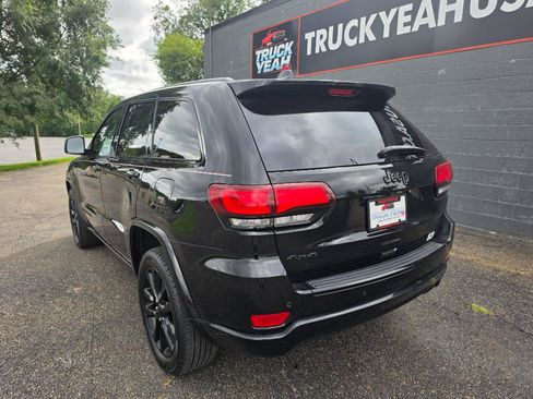 Used 2018 Jeep Grand Cherokee Altitude AWD/4WD image 3