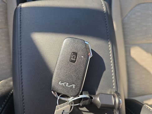 Used 2023 Kia Niro SX Touring FWD image 12