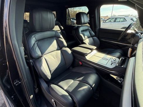 New 2025 Lincoln Navigator Reserve w/ Jet Appearance Package image 12