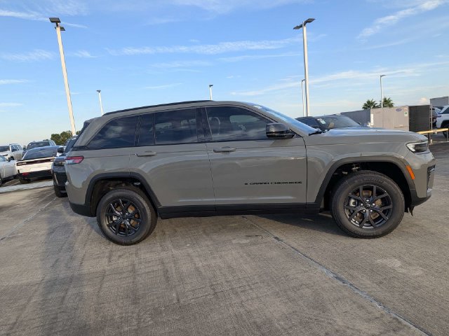 New 2027 Jeep Grand Cherokee Altitude RWD image 3
