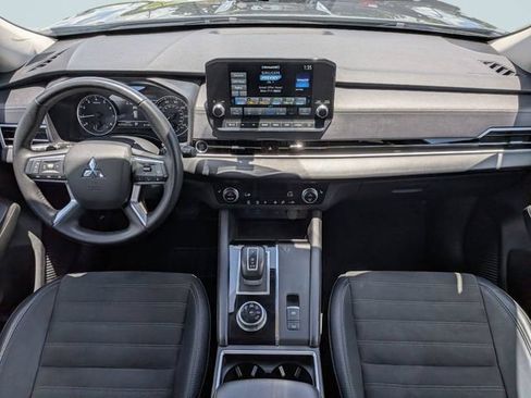 Used 2024 Mitsubishi Outlander SE FWD image 13