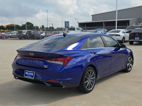 Used 2023 Hyundai Elantra Limited w/ Cargo Package FWD image 3