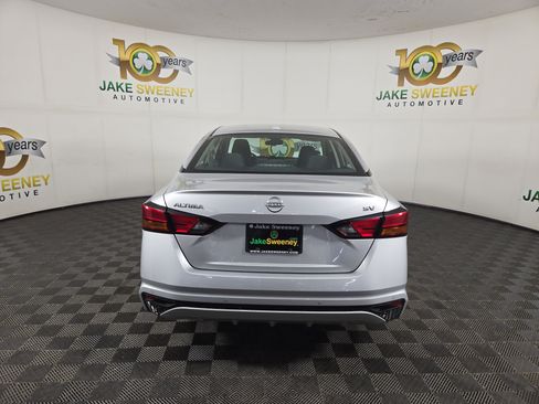 Used 2024 Nissan Altima 2.5 SV FWD image 7