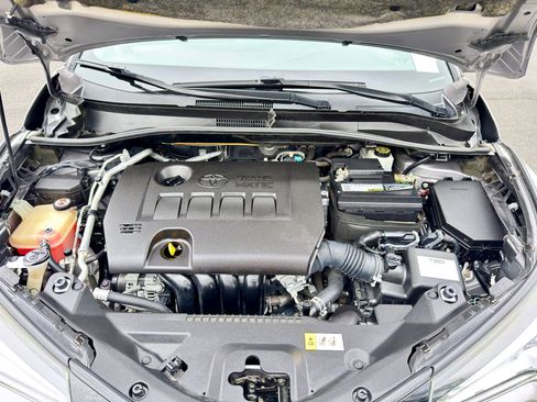 Used 2019 Toyota C-HR XLE image 13