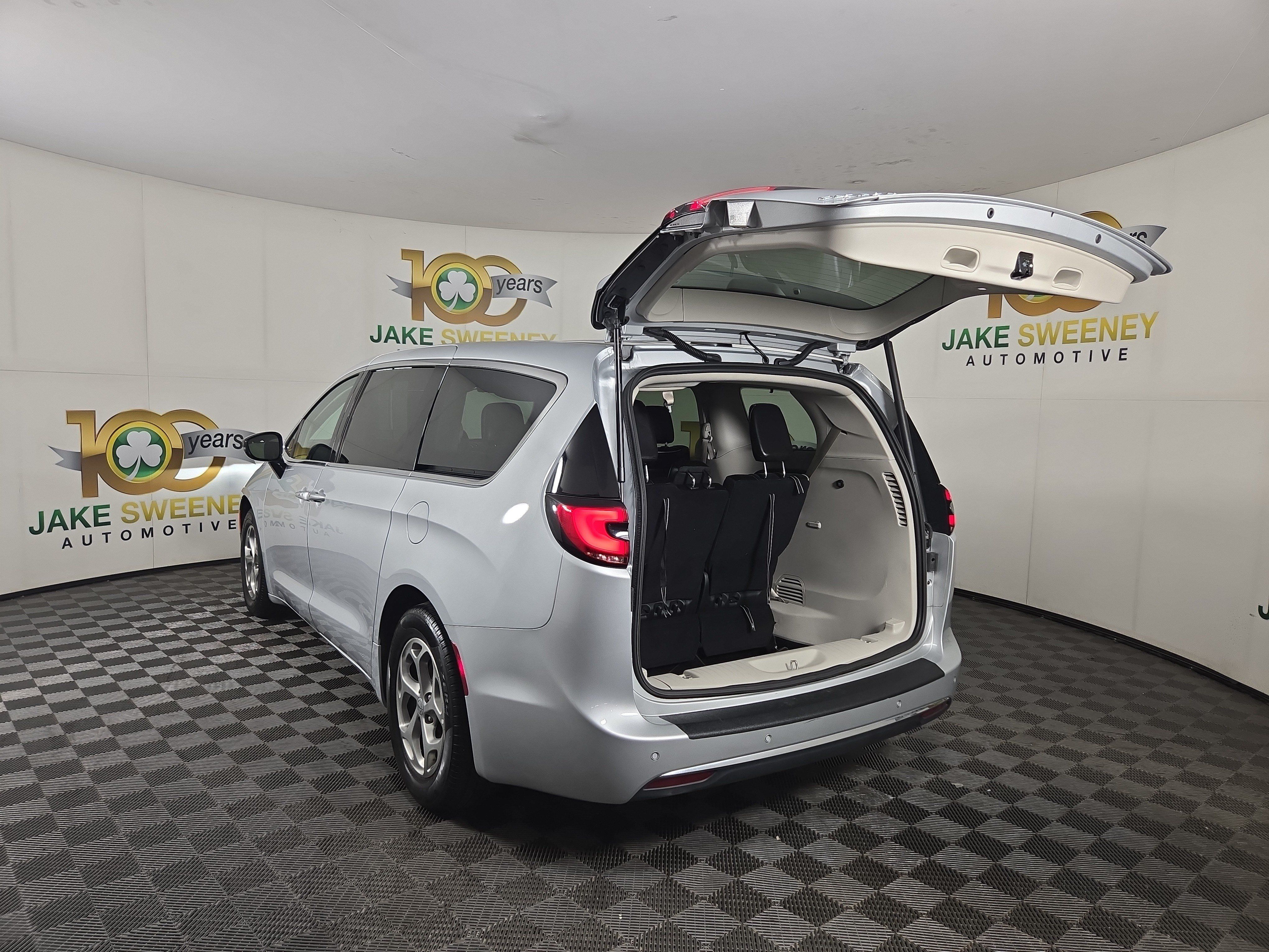 Used 2024 Chrysler Pacifica Limited FWD image 33