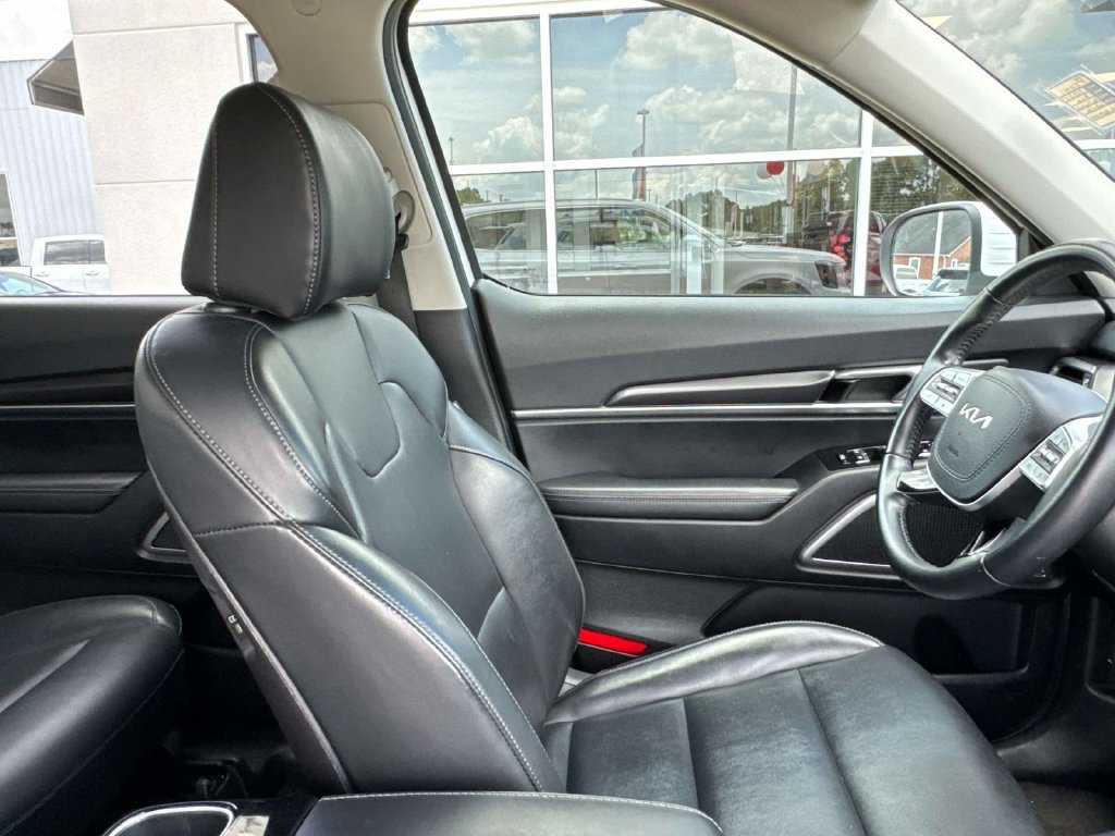 Used 2025 Kia Telluride S FWD image 16