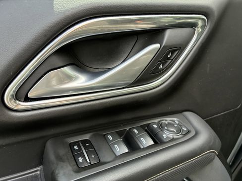 Used 2022 Chevrolet Suburban Premier RWD image 27