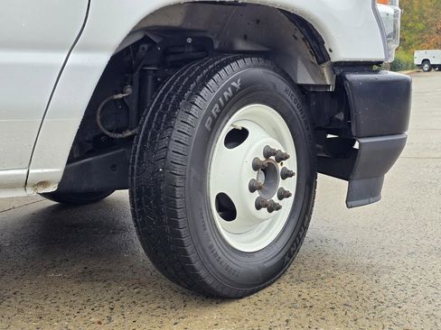 Used 2024 Ford E-350 and Econoline 350 Super Duty w/ Driver's Safety Package image 19