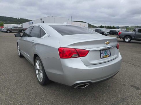 Used 2017 Chevrolet Impala Premier w/ Enhanced Convenience Package FWD image 2