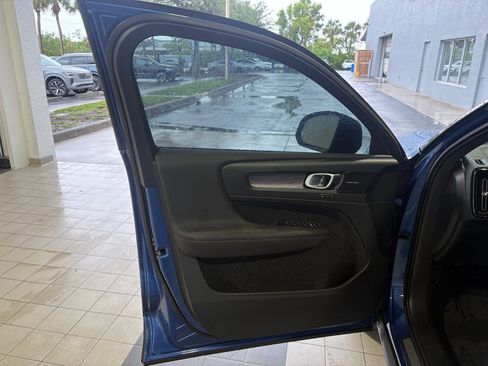 Used 2019 Volvo XC40 T5 R-Design AWD/4WD image 6