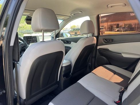 Used 2023 Hyundai Kona SE image 15