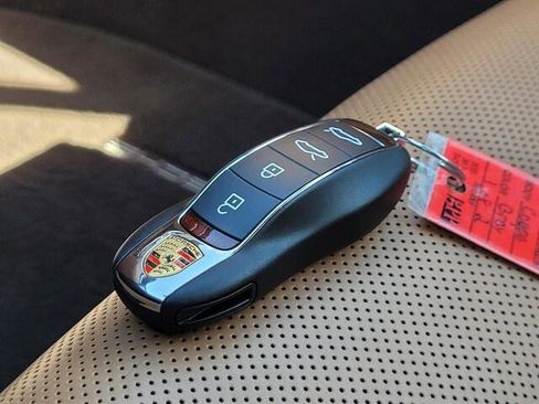 Used 2024 Porsche 718 Cayman image 27