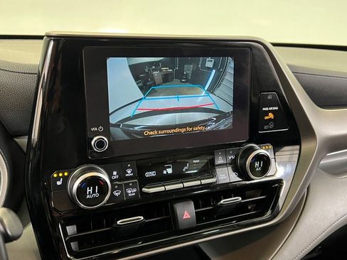 Used 2023 Toyota Highlander XLE image 43