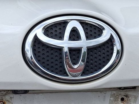 Used 2018 Toyota RAV4 XLE w/ Plus Extra Value Package AWD/4WD image 11