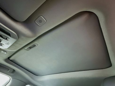 Used 2023 Toyota Highlander XLE image 25