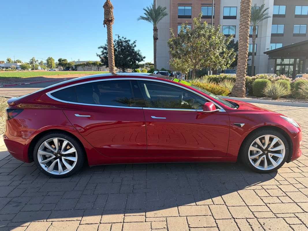 Used 2018 Tesla Model 3 Long Range RWD image 2