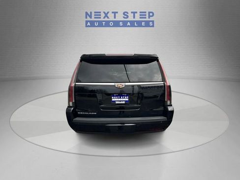 Used 2018 Cadillac Escalade ESV Luxury image 7