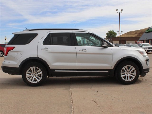 Used 2019 Ford Explorer XLT w/ Equipment Group 201A AWD/4WD image 6