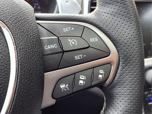 Used 2017 Jeep Grand Cherokee SRT AWD/4WD image 21