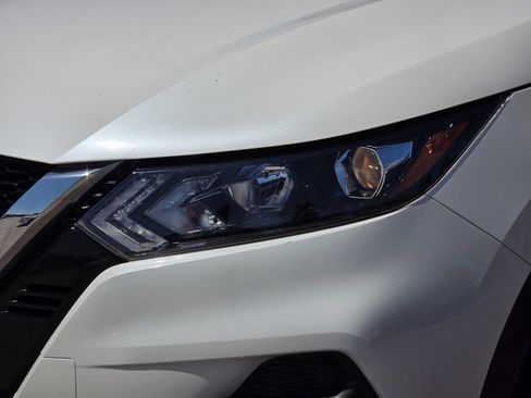 Used 2020 Nissan Rogue Sport SV FWD image 6