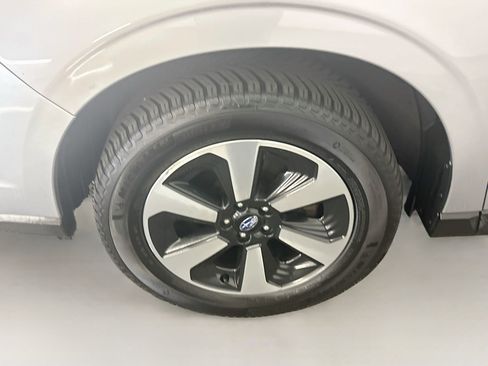 Used 2017 Subaru Forester 2.5i w/ Alloy Wheel Package AWD/4WD image 11